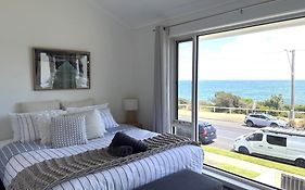 Stunning Water Views - Bayside Beach House Mornington